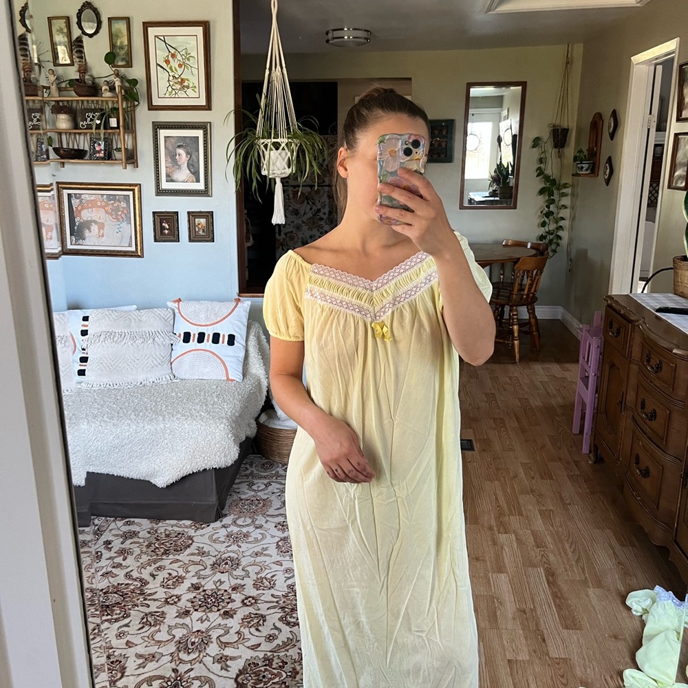 Vintage yellow Women's Nightgown